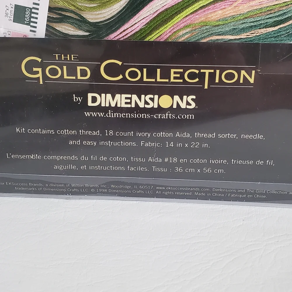 Dimensions Gold Collection 'A Summer Stroll' Cross Stitch Kit - Picture 7 of 7